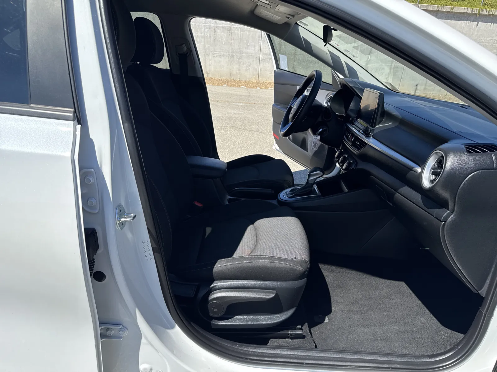 2023 Kia Forte LXS - Photo 14
