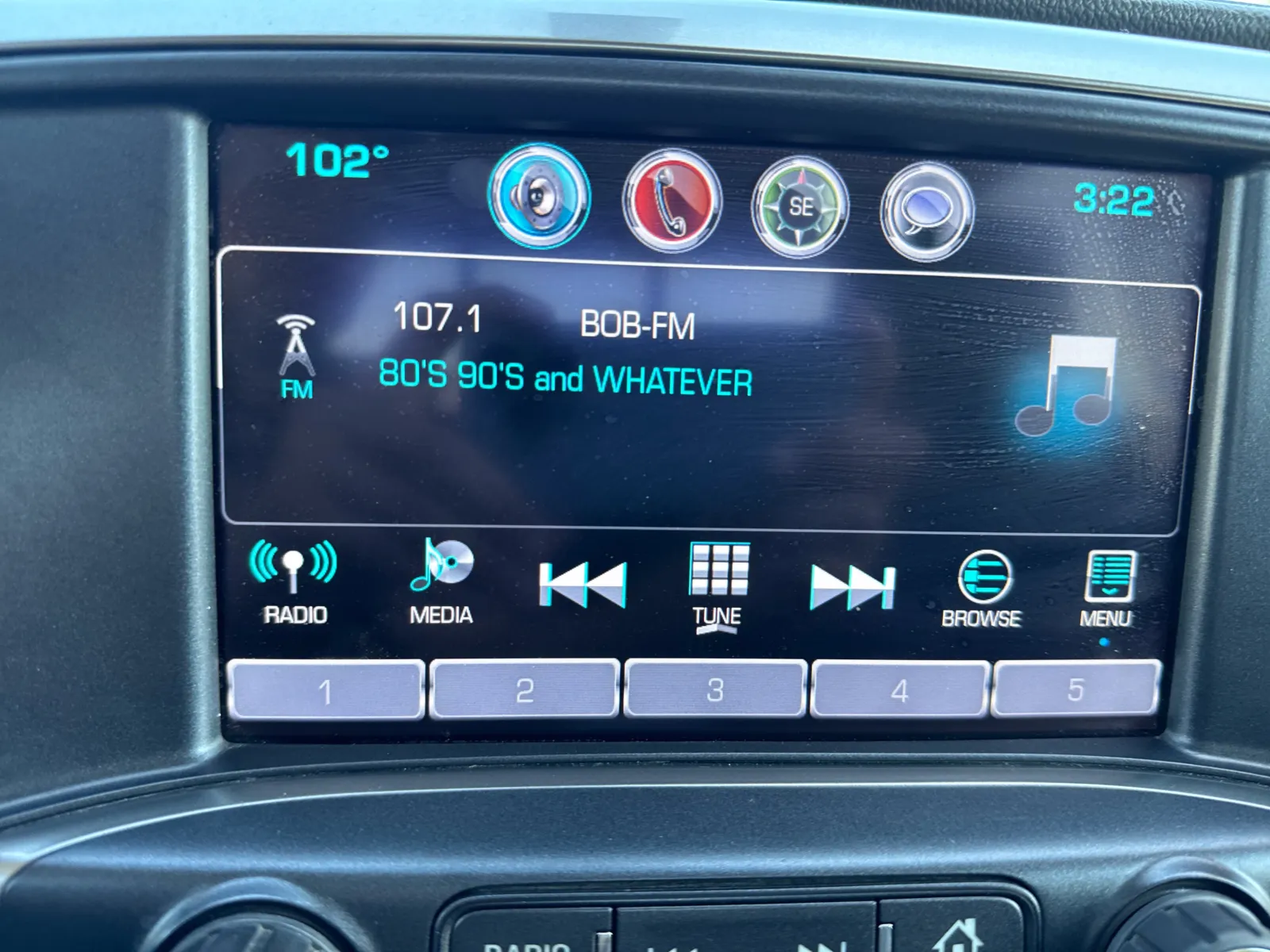 Chevrolet Silverado photo 24