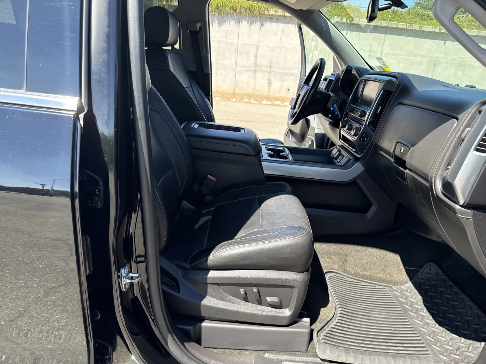 Chevrolet Silverado photo 14