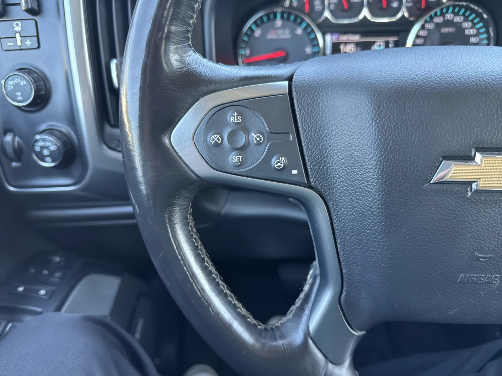 Chevrolet Silverado photo 18