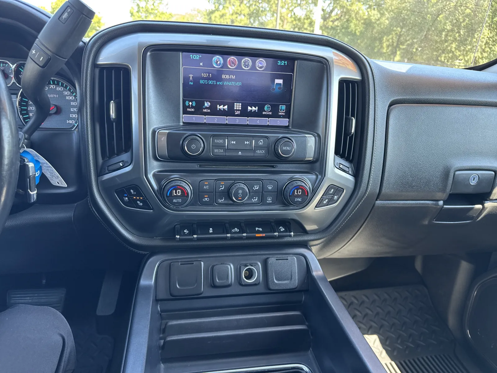Chevrolet Silverado photo 21