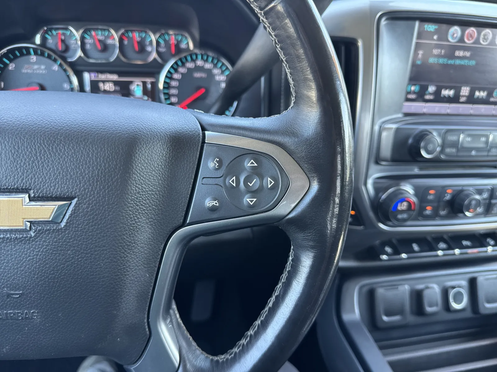 Chevrolet Silverado photo 19
