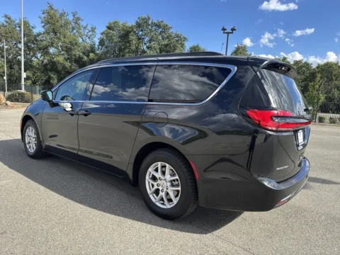 More photos of 2022 Chrysler Pacifica Touring L at Park Marina Motors, CA