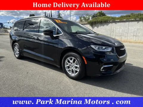 Black 2022 Chrysler Pacifica Touring L for sale in Redding, CA