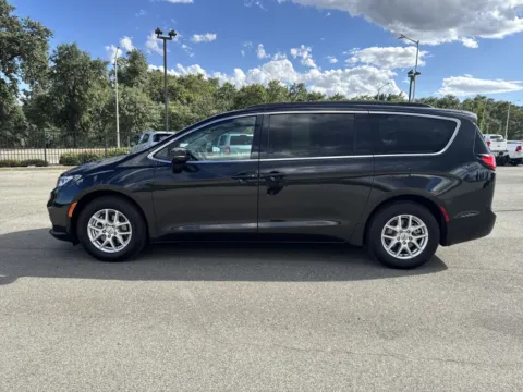 More photos of 2022 Chrysler Pacifica Touring L at Park Marina Motors, CA