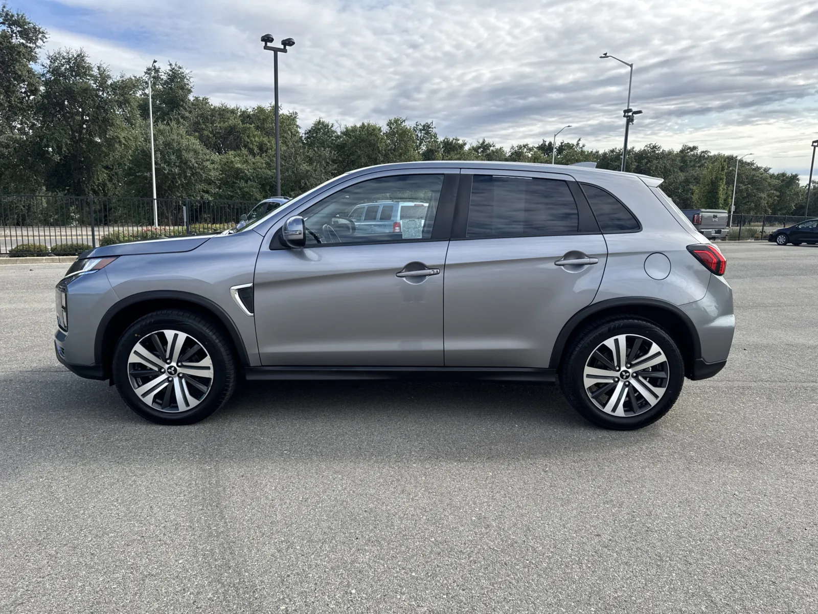 Mitsubishi Outlander Sport photo 4