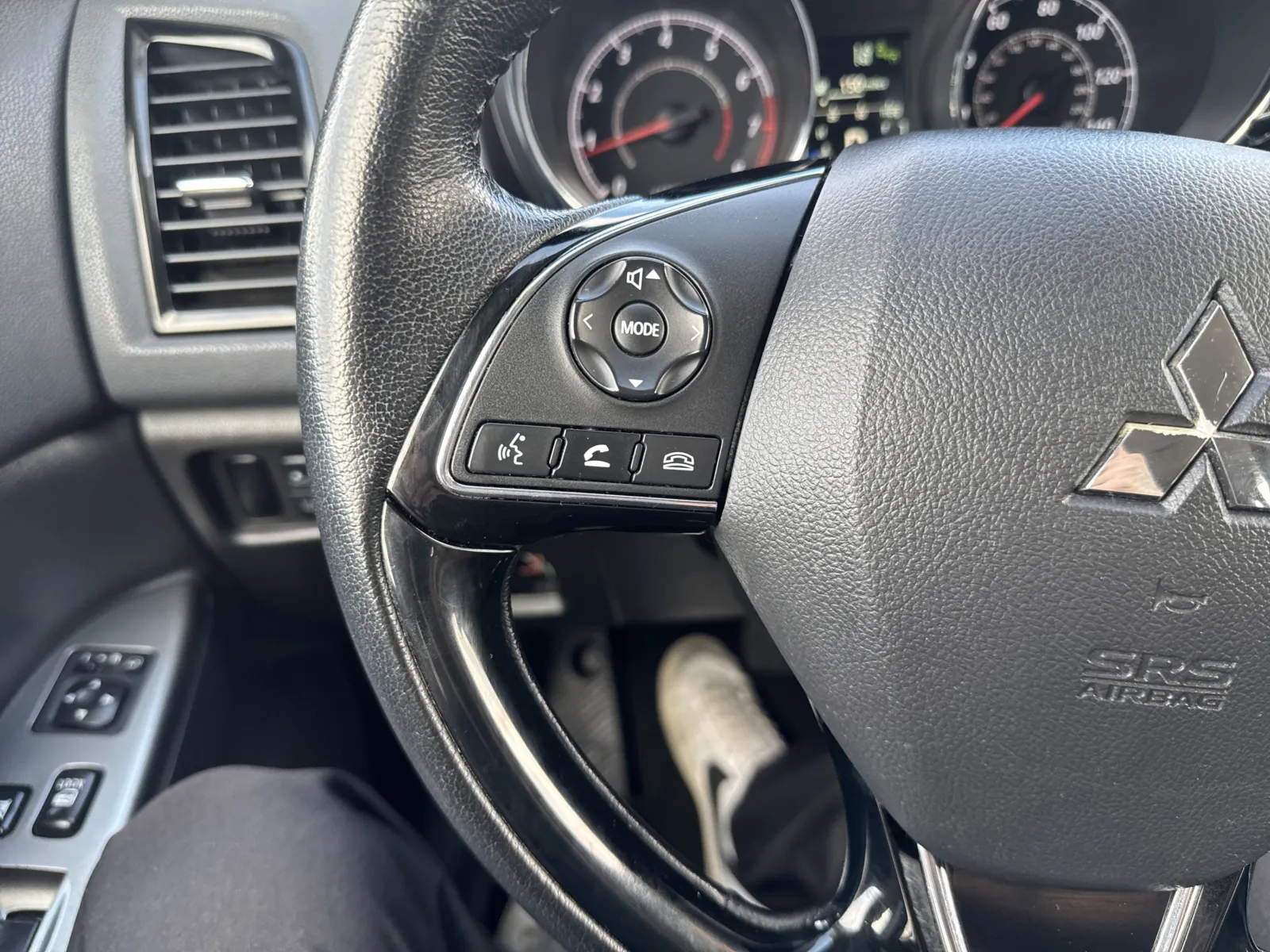 Mitsubishi Outlander Sport photo 18