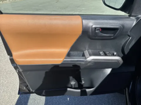 More photos of 2017 Toyota Tacoma SR5 at Park Marina Motors, CA