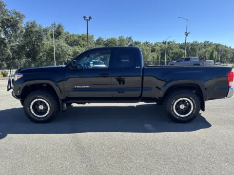 More photos of 2017 Toyota Tacoma SR5 at Park Marina Motors, CA