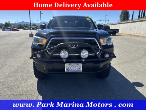 Black 2017 Toyota Tacoma SR5 for sale in Redding, CA
