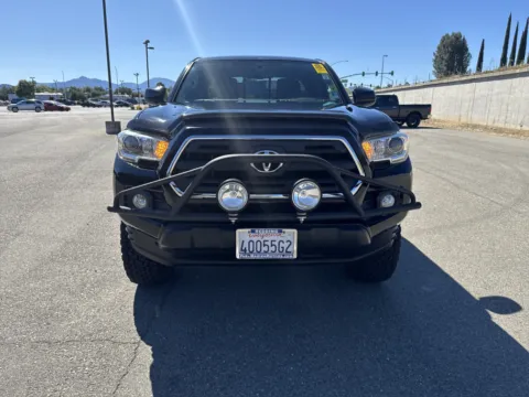 Black 2017 Toyota Tacoma SR5 for sale in Redding, CA