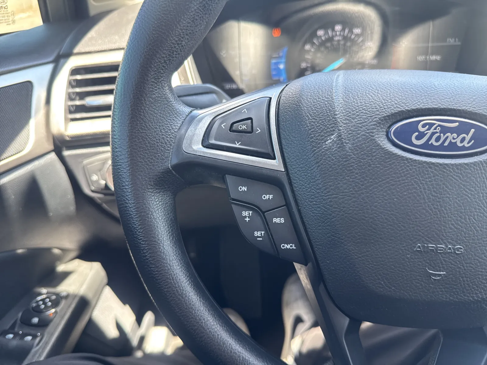 2018 Ford Fusion SE - Photo 18