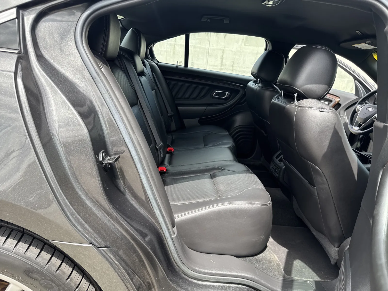 Ford Taurus photo 13