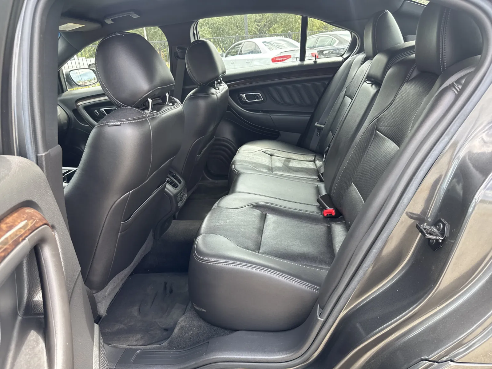Ford Taurus photo 11