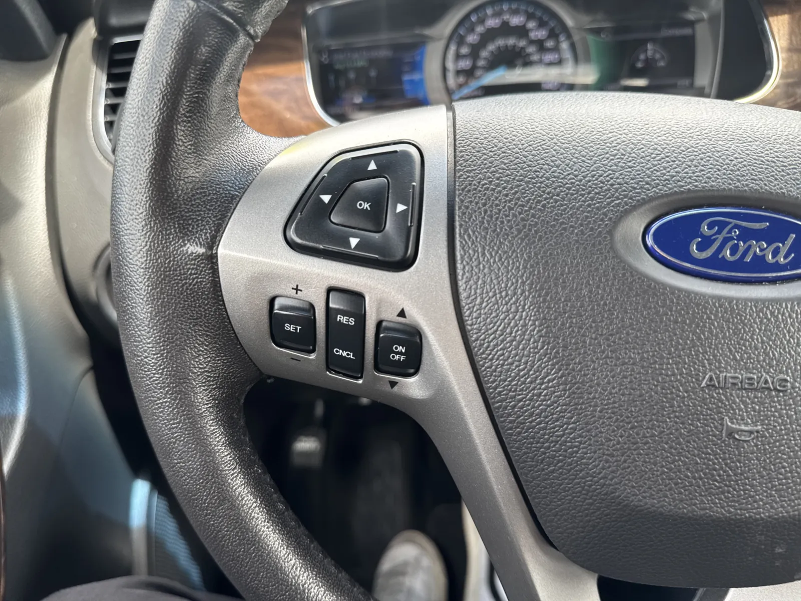 Ford Taurus photo 18