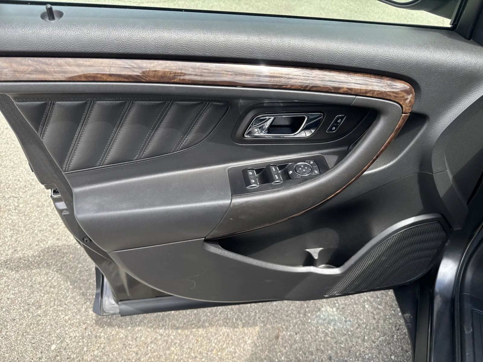 Ford Taurus photo 12