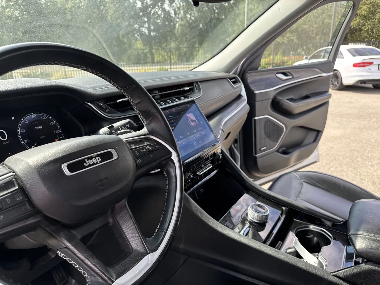 Jeep Grand Cherokee L photo 9