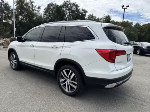 More photos of 2017 Honda Pilot Elite at Park Marina Motors, CA