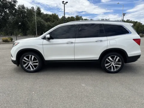 More photos of 2017 Honda Pilot Elite at Park Marina Motors, CA