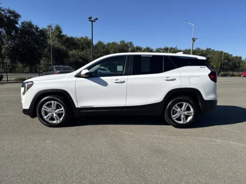 More photos of 2024 GMC Terrain SLE at Park Marina Motors, CA