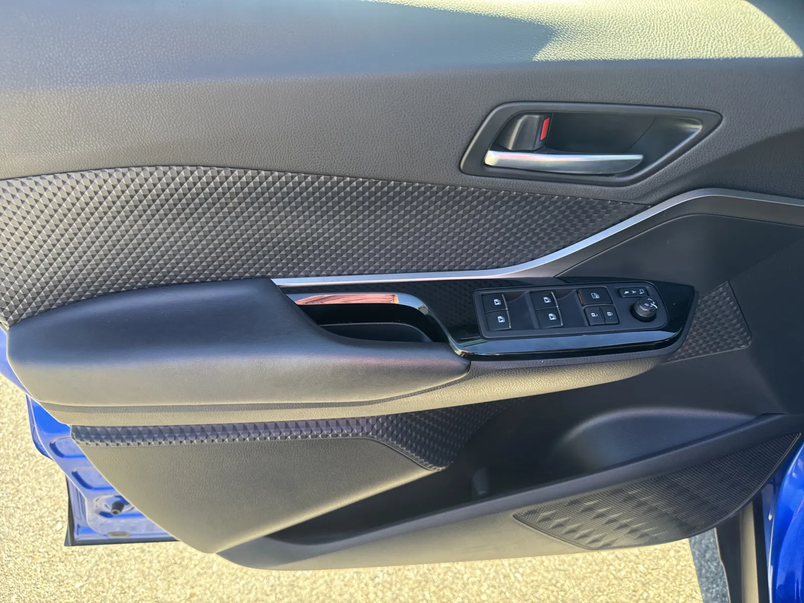 Toyota C-HR photo 12
