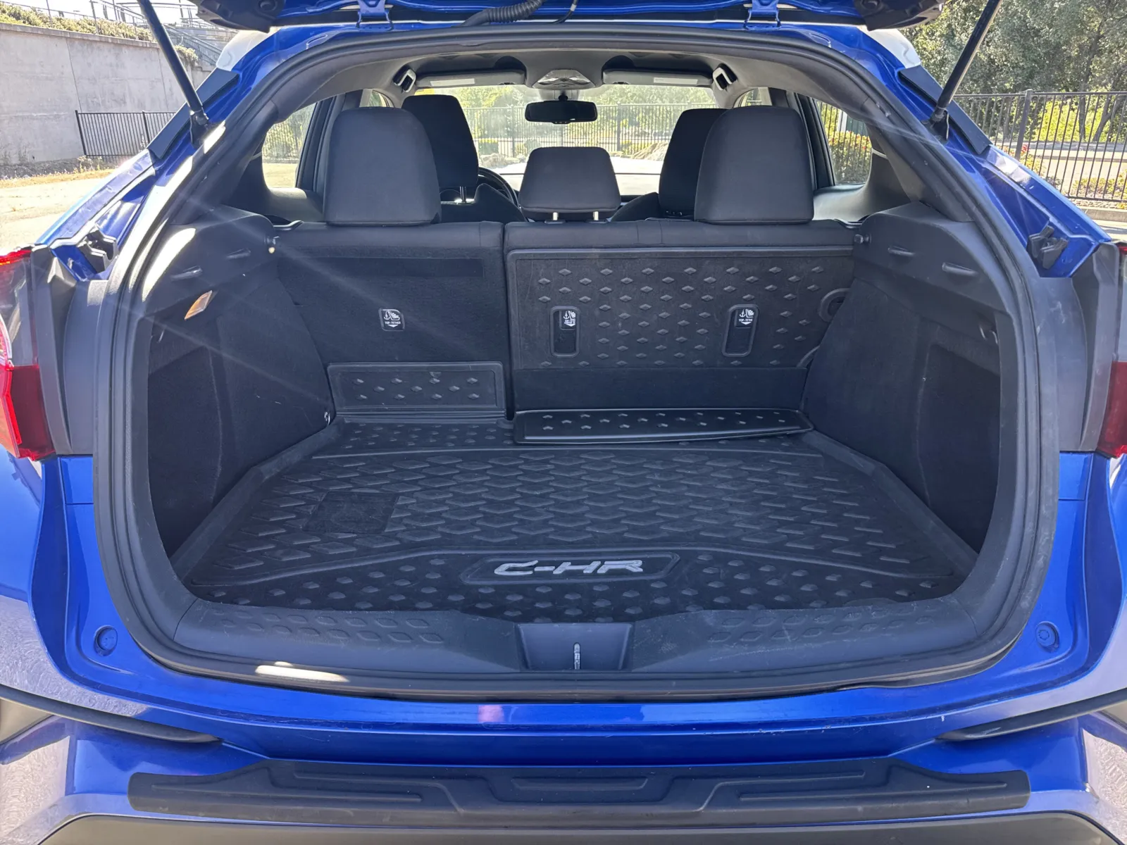 Toyota C-HR photo 26