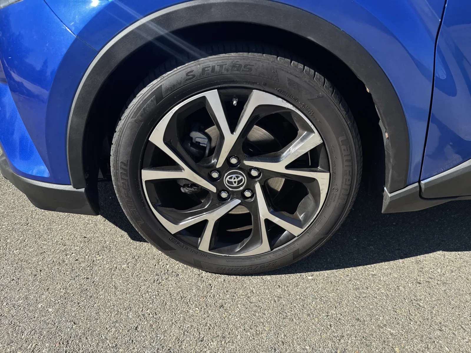 Toyota C-HR photo 25