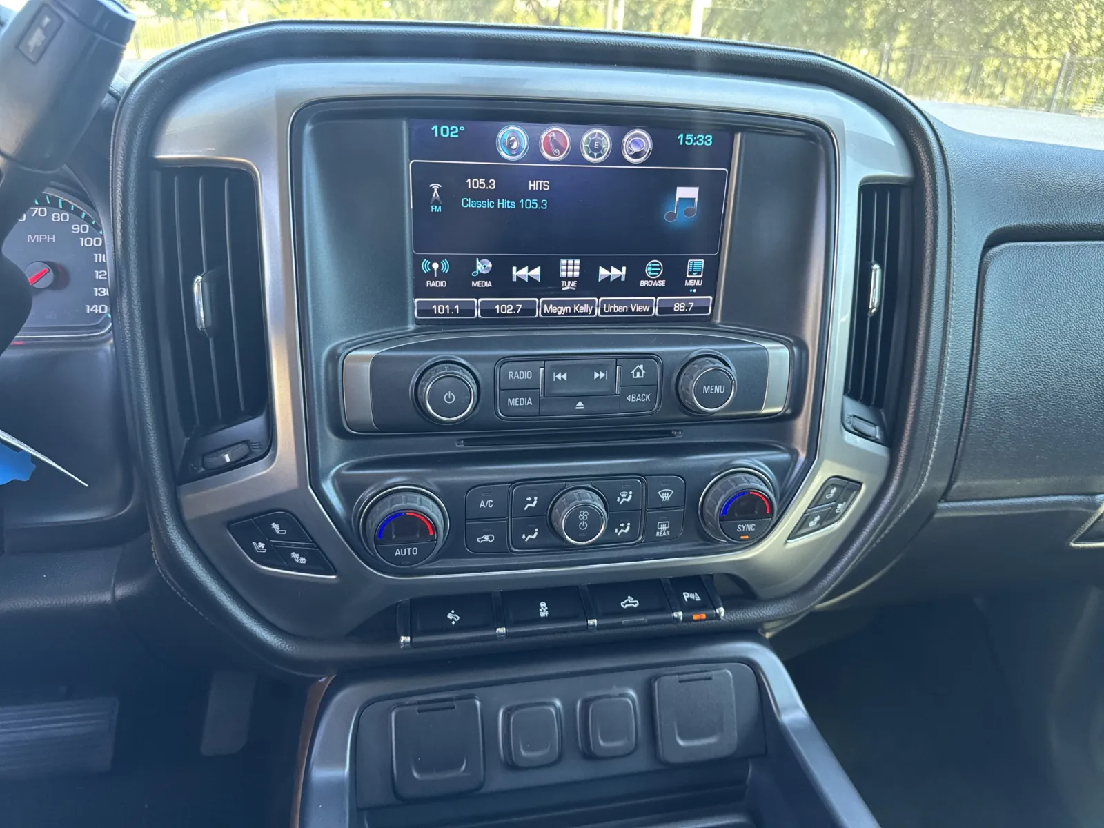 Chevrolet Silverado photo 21