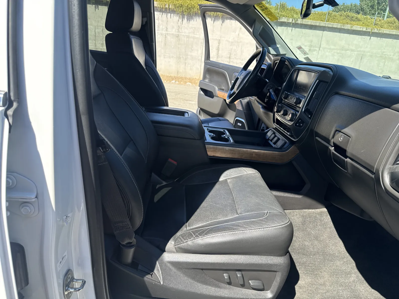Chevrolet Silverado photo 14