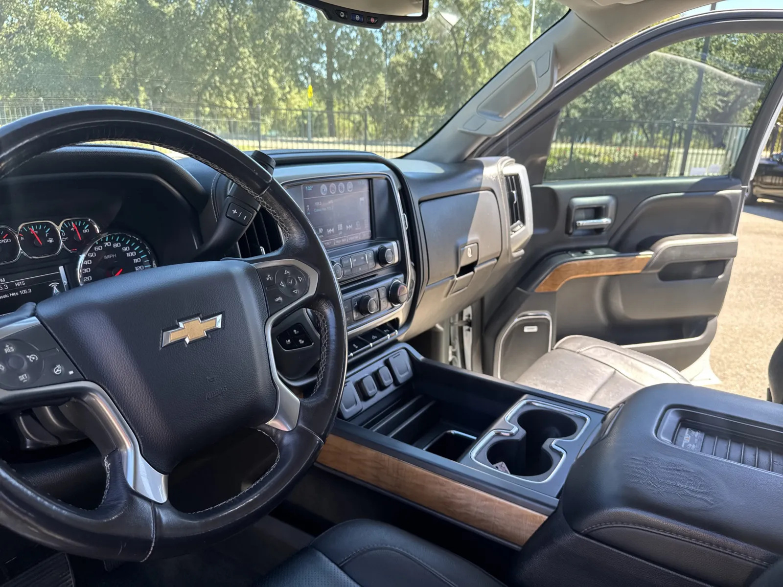 Chevrolet Silverado photo 9