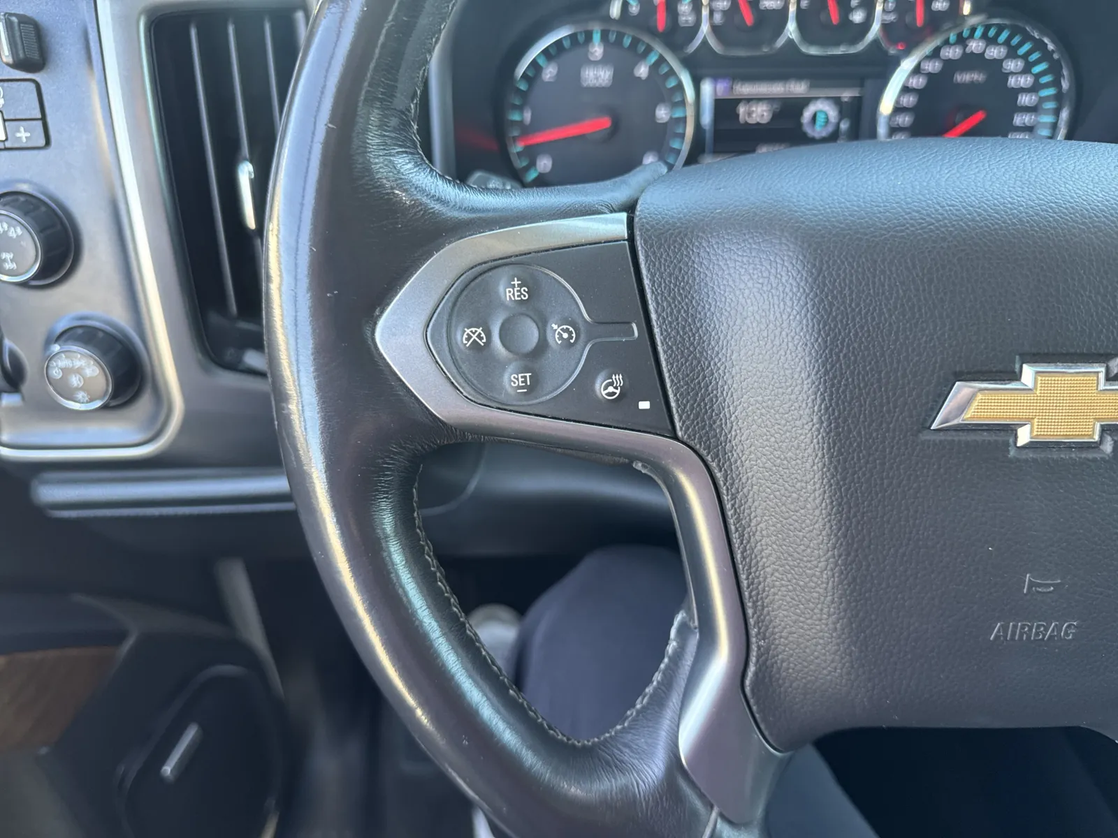 Chevrolet Silverado photo 18