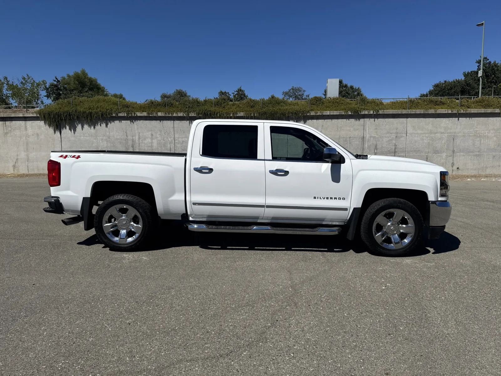 Chevrolet Silverado photo 8