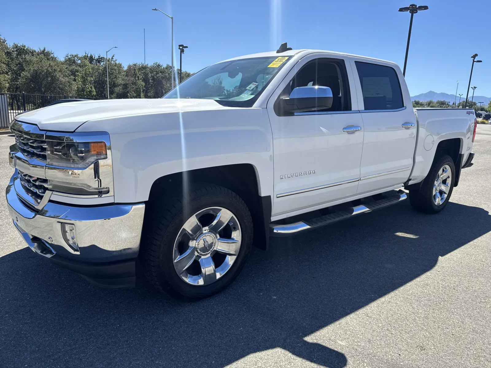 Chevrolet Silverado photo 3