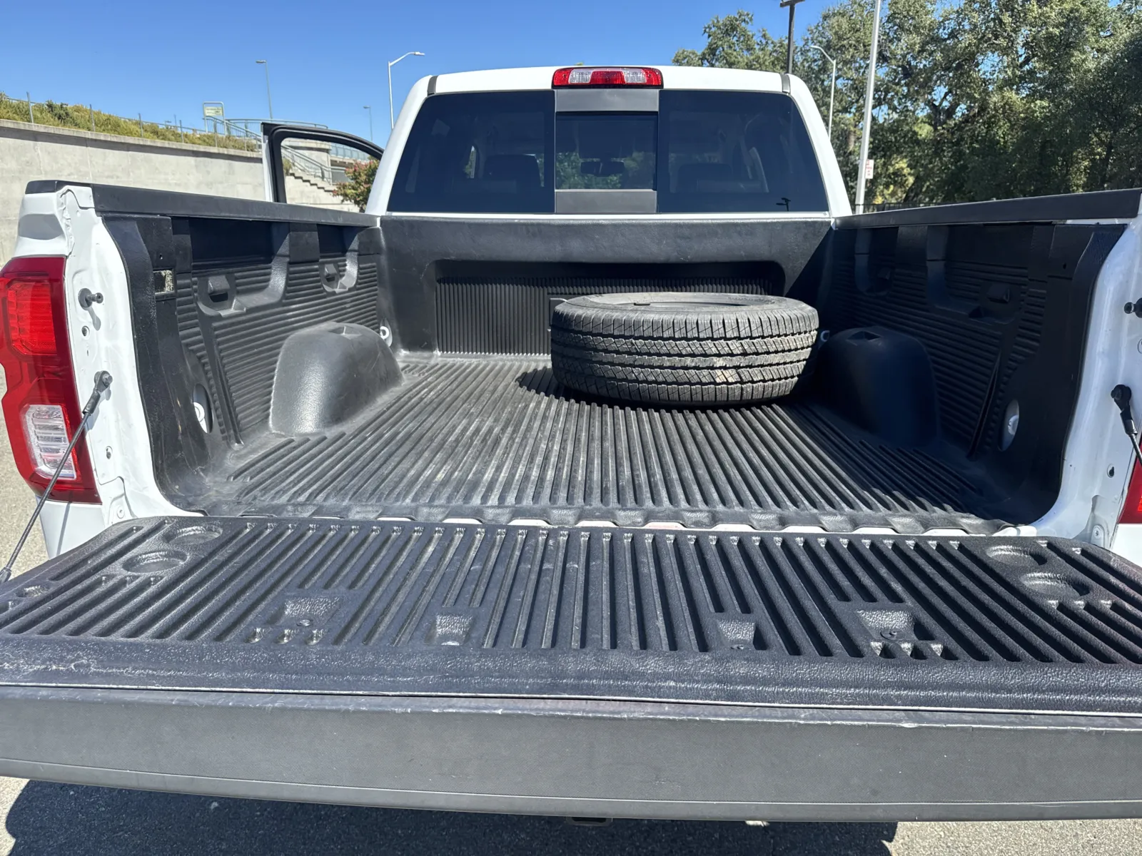 Chevrolet Silverado photo 26