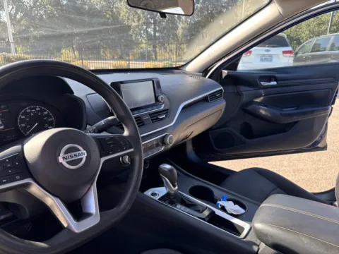 More photos of 2021 Nissan Altima 2.5 S at Park Marina Motors, CA