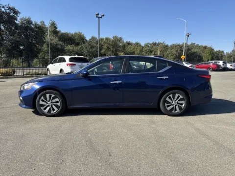 More photos of 2021 Nissan Altima 2.5 S at Park Marina Motors, CA