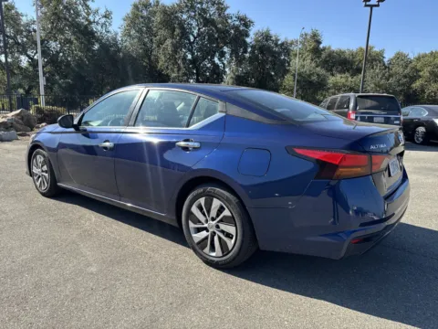 More photos of 2021 Nissan Altima 2.5 S at Park Marina Motors, CA