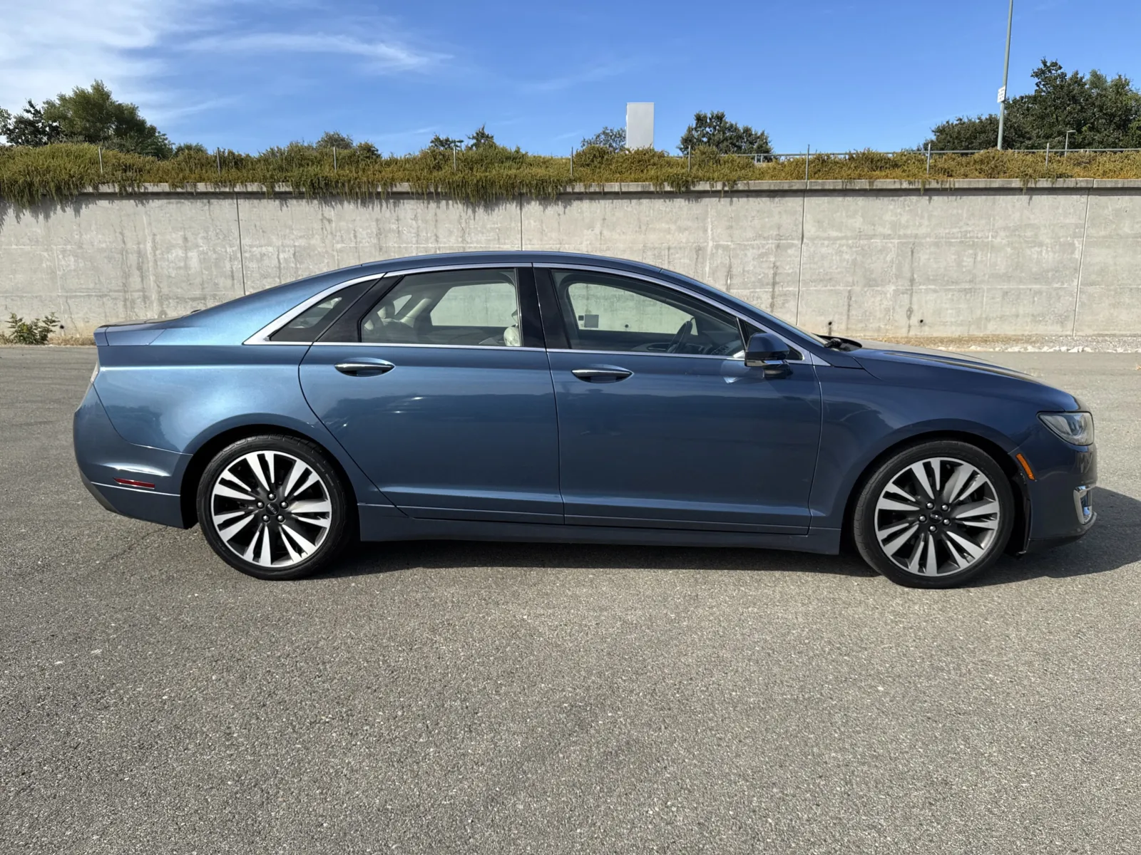 Lincoln MKZ photo 8