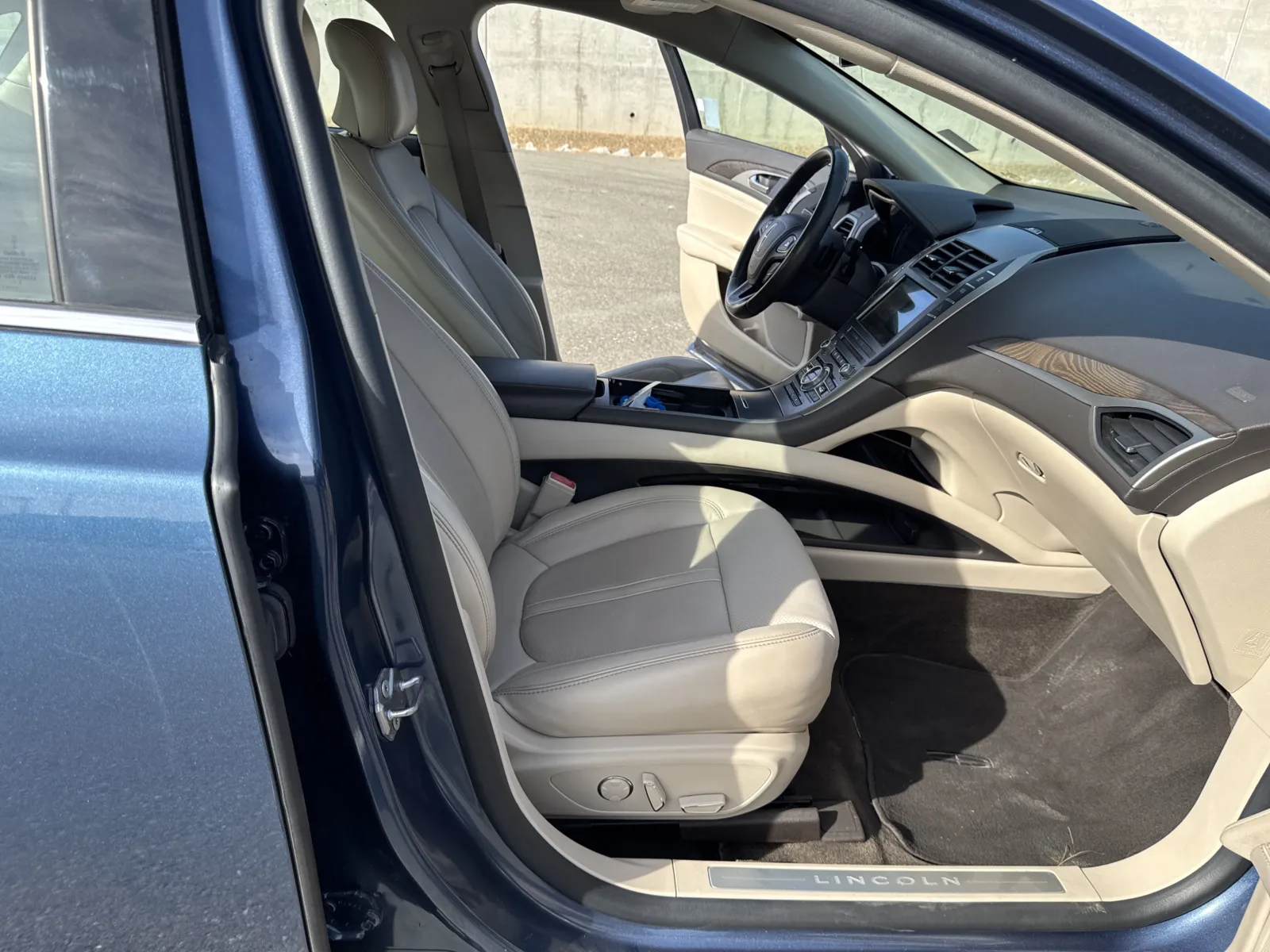 Lincoln MKZ photo 14