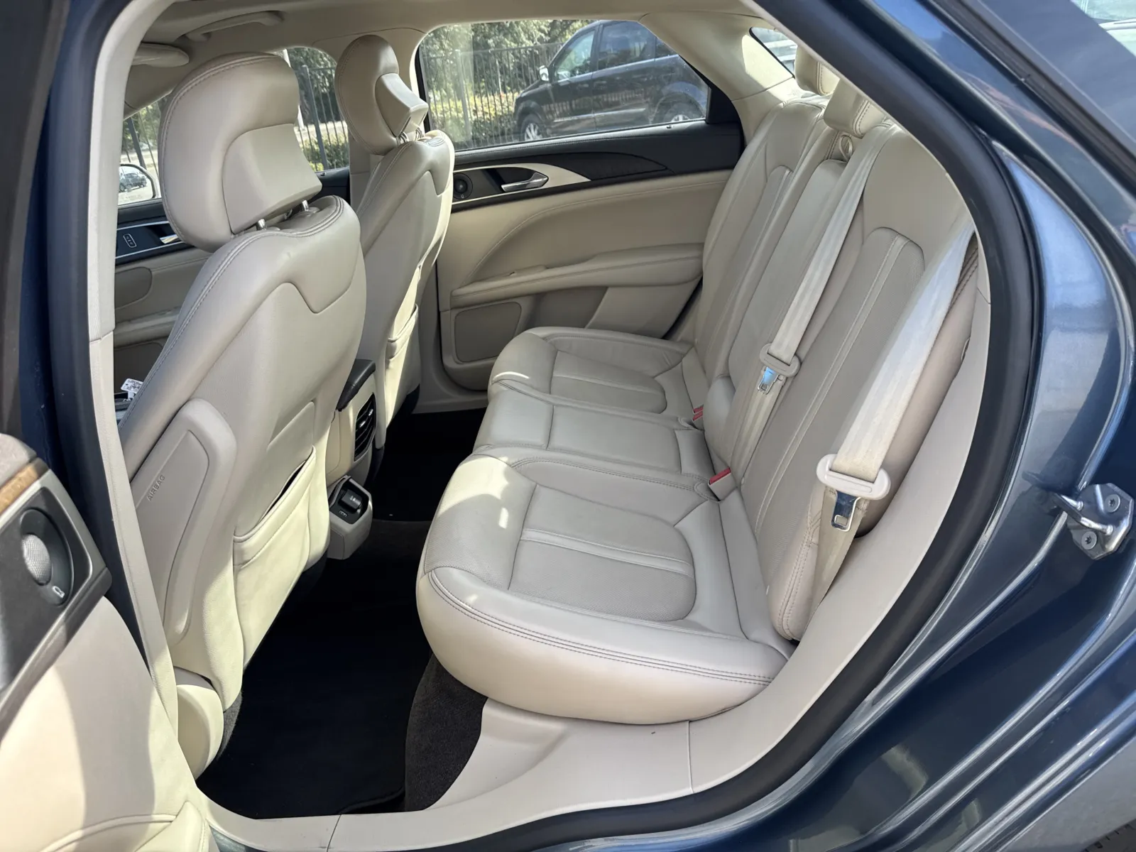 Lincoln MKZ photo 11