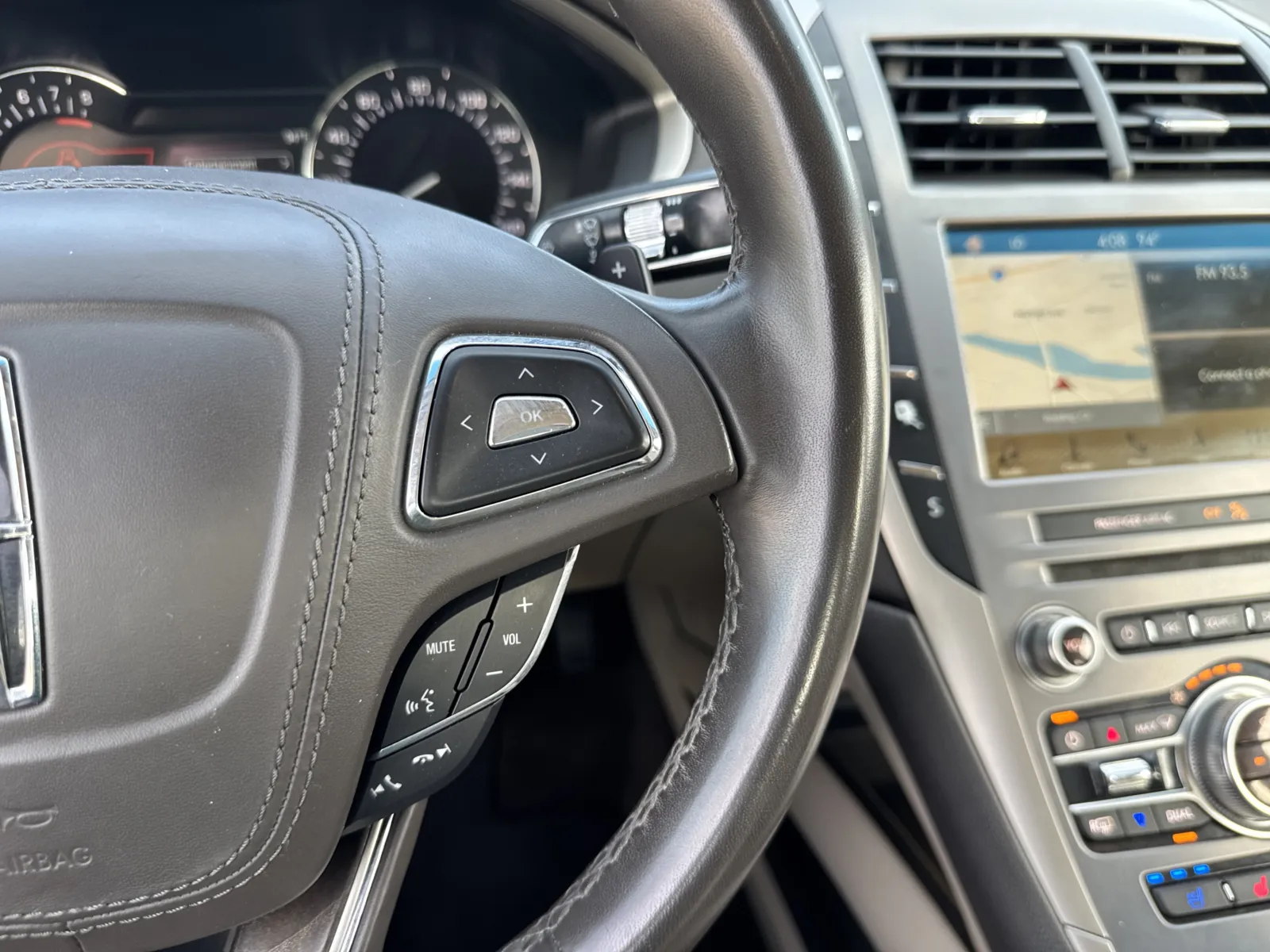 Lincoln MKZ photo 19