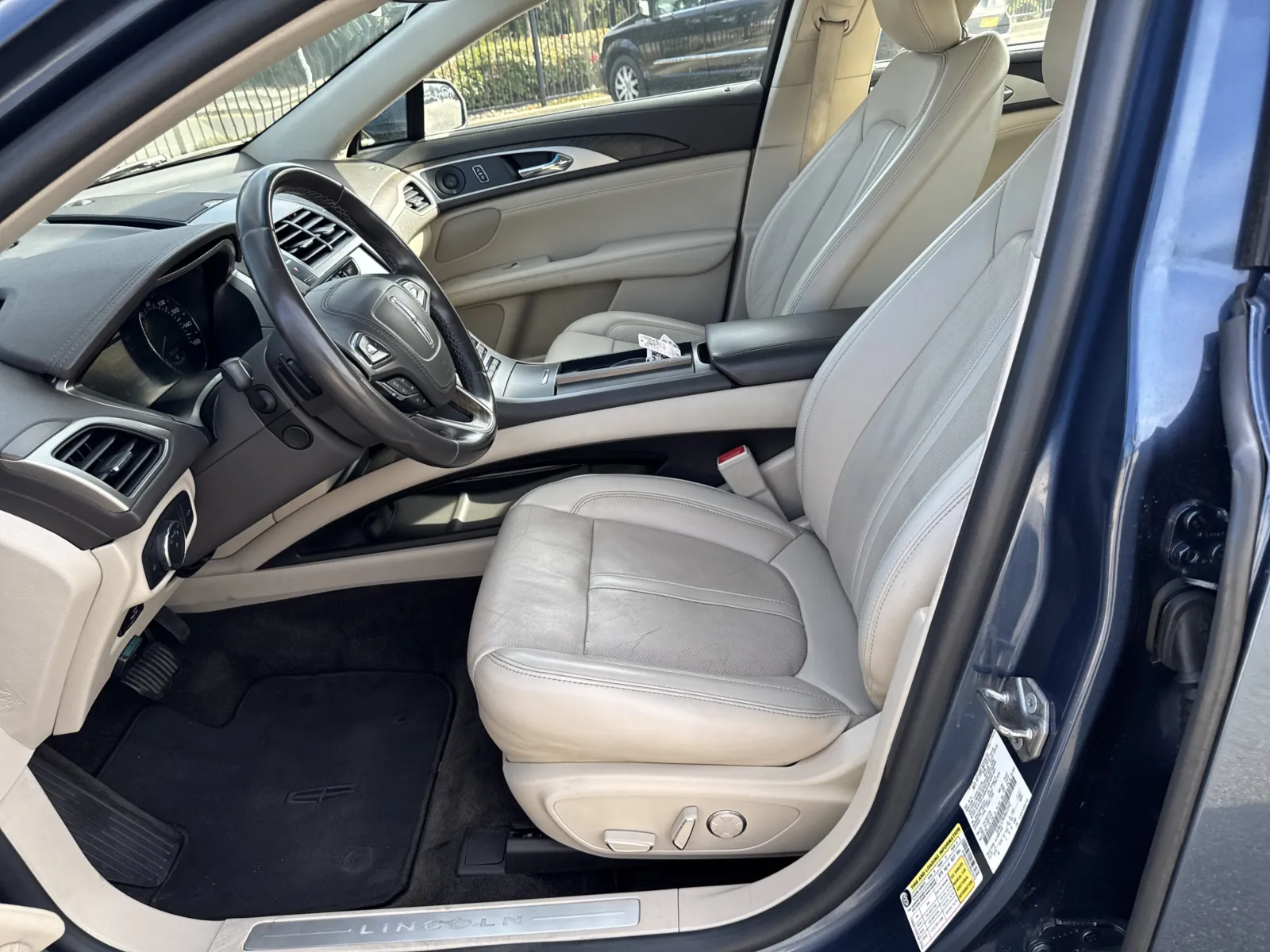 Lincoln MKZ photo 10