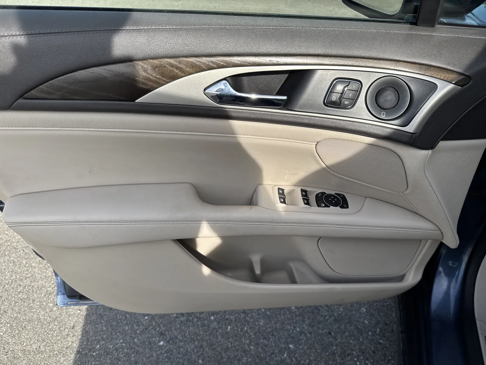 Lincoln MKZ photo 12