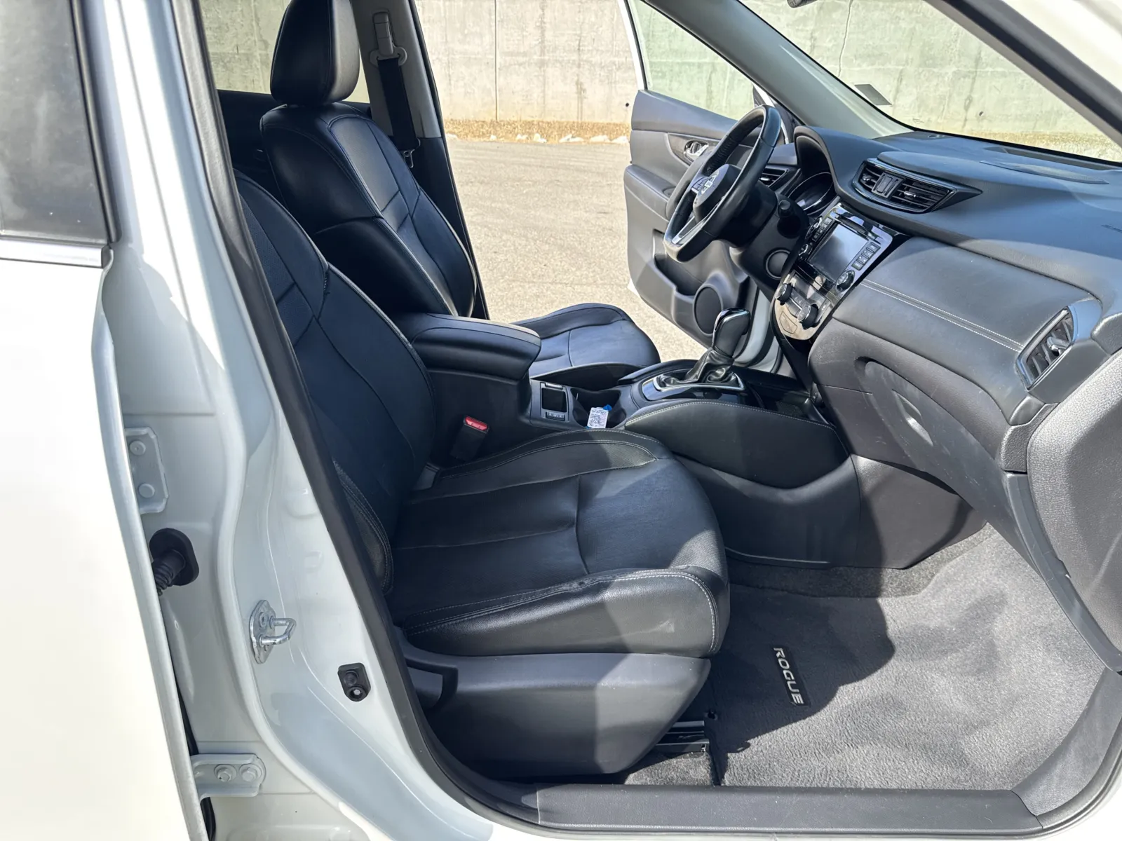 Nissan Rogue photo 14