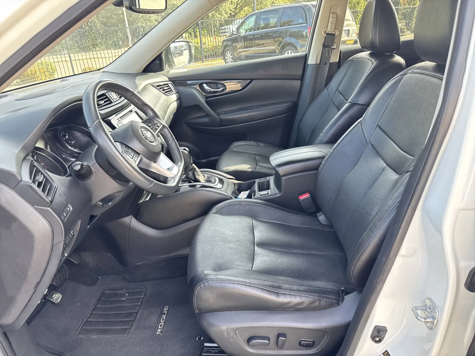 Nissan Rogue photo 10