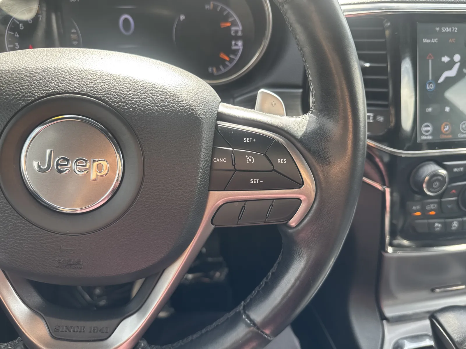 Jeep Grand Cherokee photo 19