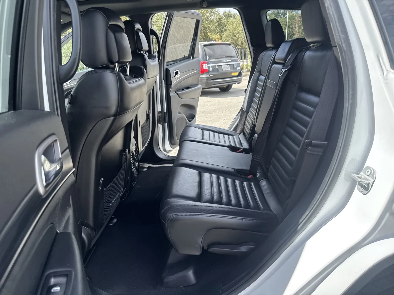 Jeep Grand Cherokee photo 11