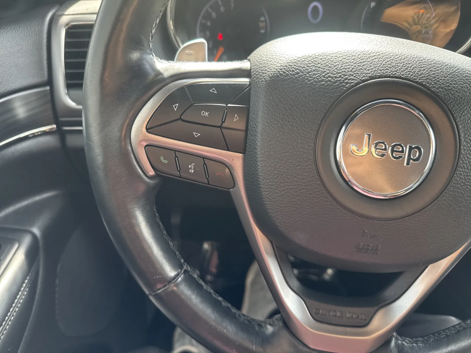 Jeep Grand Cherokee photo 18