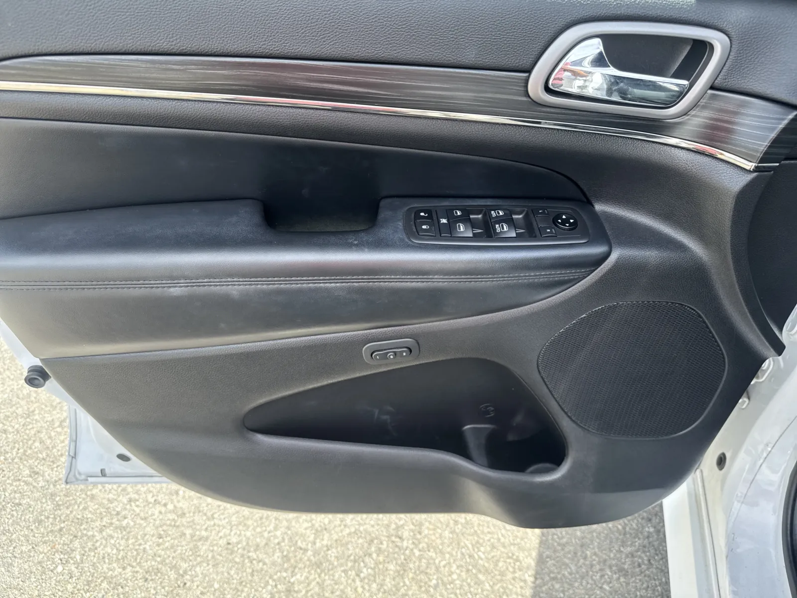 Jeep Grand Cherokee photo 12