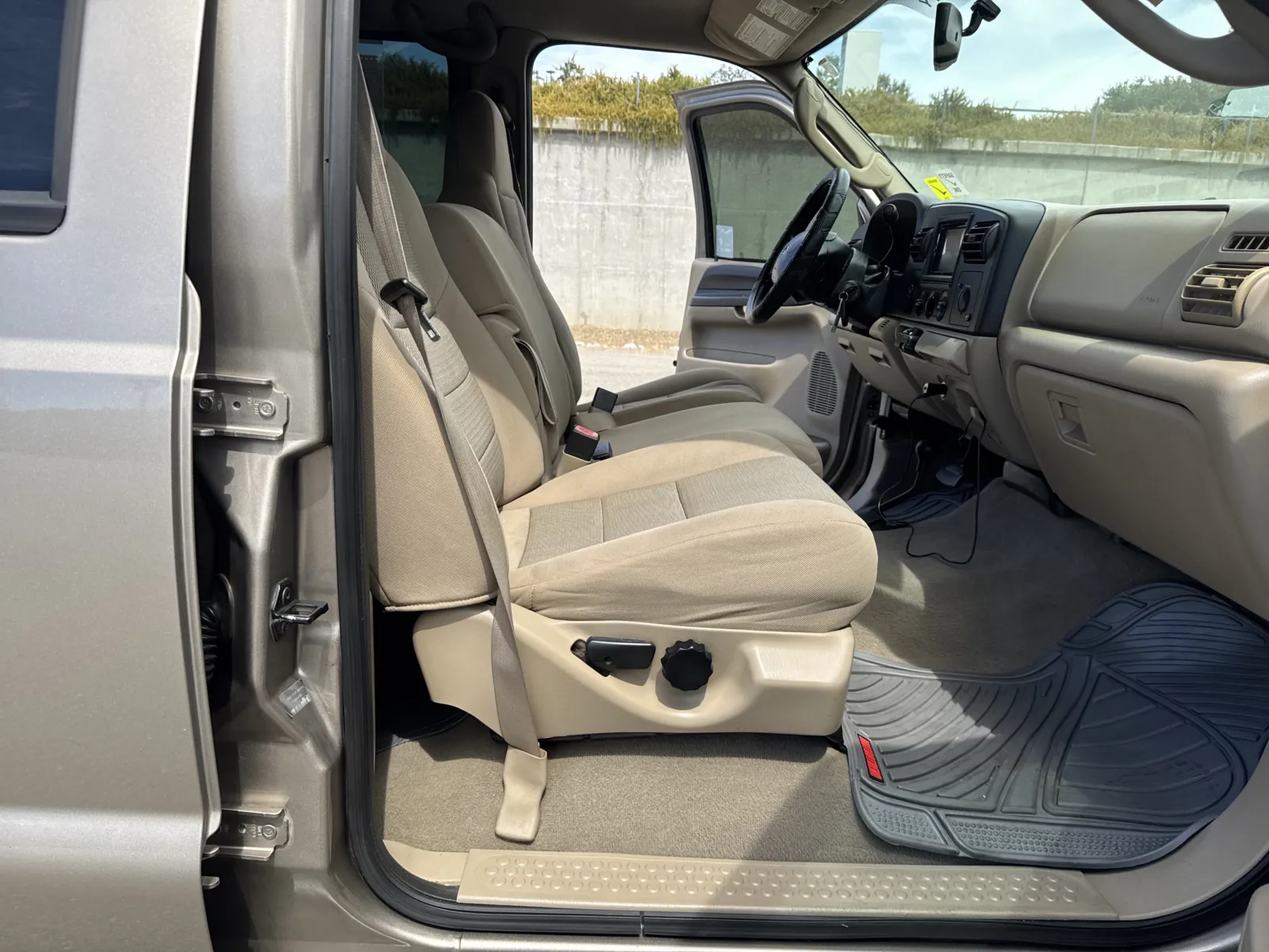 Ford F-250 photo 14